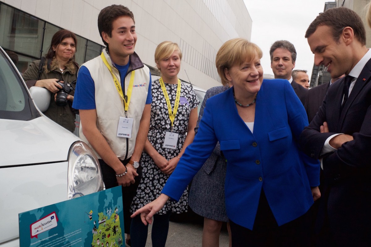 Angela Merkel und Emmanuel Macron zu Besuch bei FranceMobil in Berlin